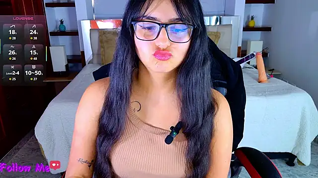 Snapshot of scarlleth_ chatting on December 17, 2025, 12:10 pm scarlleth online show from December 17, 2025, 12:10 pm