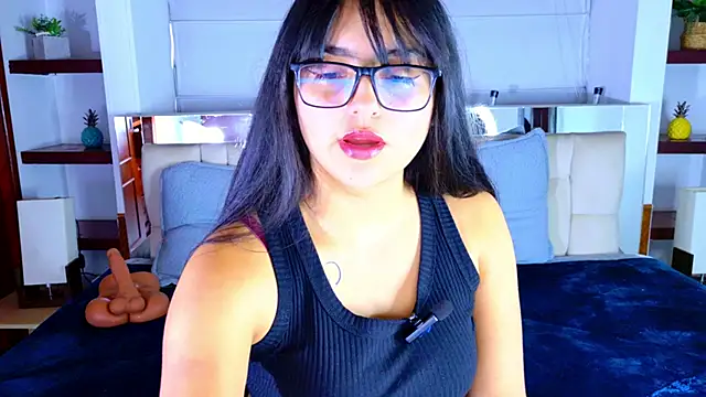 scarlleth  online show from November 24, 2025, 12:05 pm