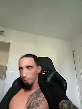 Snapshot of _kiiing_ chatting on December 17, 2024, 7:04 pm kiiing online show from December 17, 2024, 7:04 pm