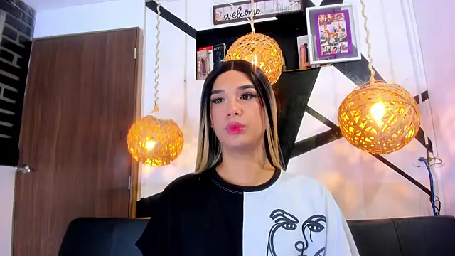 victoria aleia  online show from October 27, 2025, 1:17 am