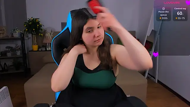 Viola  Shy online show from February 11, 2026, 9:03 pm