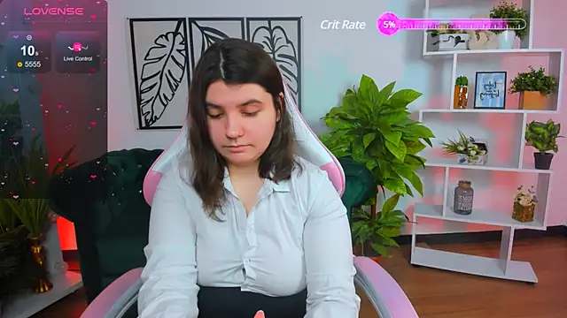 Snapshot of Viola__Shy chatting on March 6, 2025, 3:46 am Viola Shy online show from March 6, 2025, 3:46 am