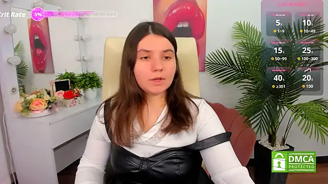 Snapshot of Viola__Shy chatting on October 6, 2025, 8:31 pm Viola Shy online show from October 6, 2025, 8:31 pm