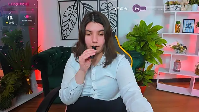 Snapshot of Viola__Shy chatting on March 5, 2025, 12:27 am Viola Shy online show from March 5, 2025, 12:27 am