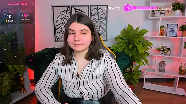 Snapshot of Viola__Shy chatting on February 28, 2025, 9:33 pm Viola Shy online show from February 28, 2025, 9:33 pm