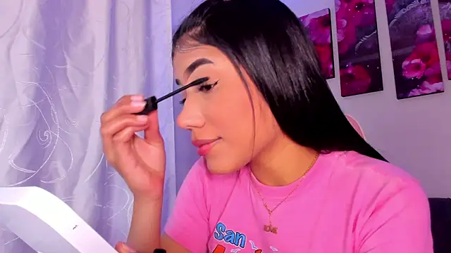 Snapshot of Alissarhys26 chatting on December 9, 2024, 2:24 am Alissarhys26 online show from December 9, 2024, 2:24 am