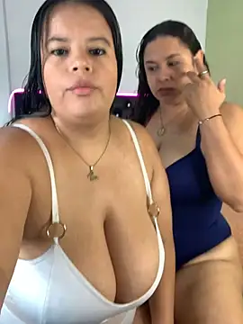 Snapshot of twocurvylatins chatting on April 21, 2026, 9:05 am twocurvylatins online show from April 21, 2026, 9:05 am