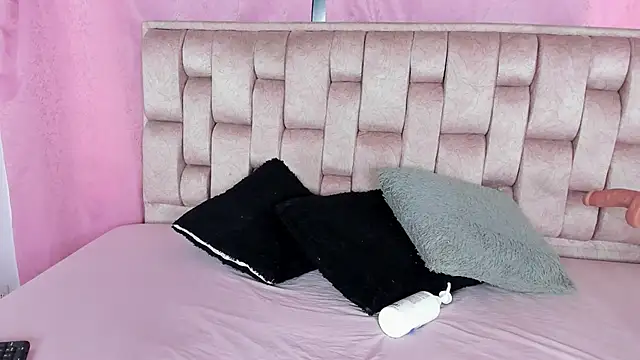 Snapshot of Emma_Evelyn chatting on November 29, 2025, 7:36 pm Emma Evelyn online show from November 29, 2025, 7:36 pm