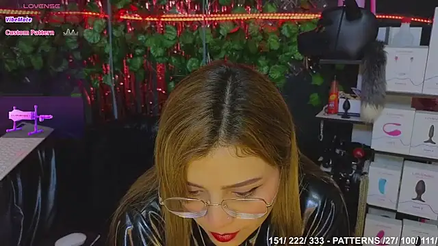 Snapshot of Sweett_Mollyy chatting on November 27, 2025, 2:12 am Sweett Mollyy online show from November 27, 2025, 2:12 am