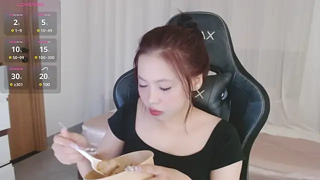 Lin SiYee online show from March 14, 2025, 4:32 am