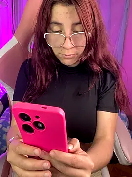 Snapshot of Fernanda__ chatting on October 17, 2025, 10:33 pm Fernanda online show from October 17, 2025, 10:33 pm