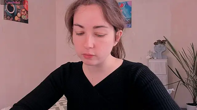 cClandesTina online show from November 1, 2025, 10:53 am