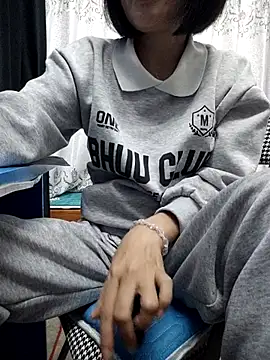 Snapshot of Haralushiaaa chatting on November 29, 2025, 1:22 pm Haralushiaaa online show from November 29, 2025, 1:22 pm