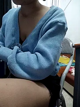 Snapshot of Haralushiaaa chatting on December 3, 2025, 6:25 am Haralushiaaa online show from December 3, 2025, 6:25 am