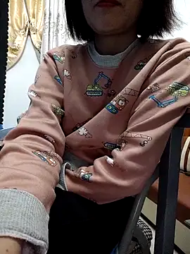 Snapshot of Haralushiaaa chatting on December 5, 2025, 2:37 pm Haralushiaaa online show from December 5, 2025, 2:37 pm