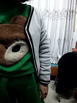 Snapshot of Haralushiaaa chatting on December 15, 2025, 4:35 pm Haralushiaaa online show from December 15, 2025, 4:35 pm