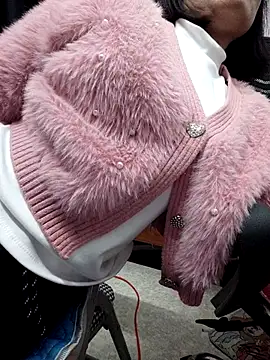 Snapshot of Haralushiaaa chatting on December 14, 2025, 12:33 pm Haralushiaaa online show from December 14, 2025, 12:33 pm