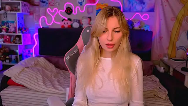 Maria Hunt online show from October 15, 2025, 5:39 am