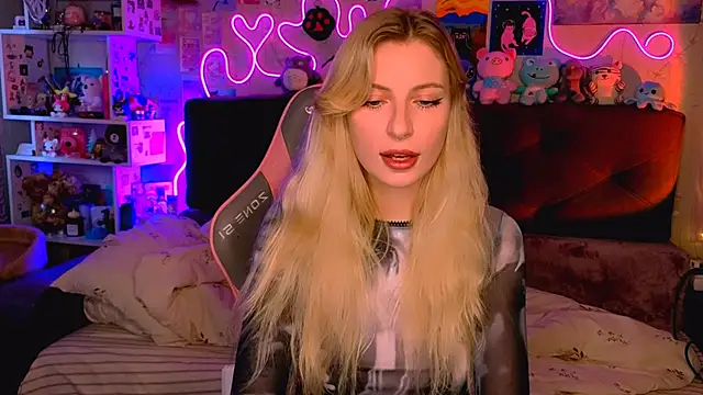 Maria Hunt online show from October 7, 2025, 8:48 am