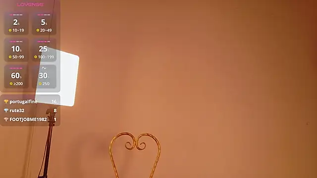 Snapshot of littleebluee chatting on October 31, 2025, 2:52 am littleebluee online show from October 31, 2025, 2:52 am