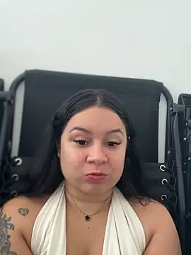 Snapshot of Pretty_Isadora chatting on May 18, 2026, 4:45 pm Pretty Isadora online show from May 18, 2026, 4:45 pm
