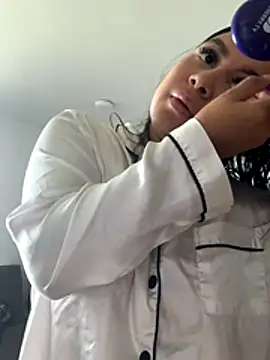 Snapshot of Pretty_Isadora chatting on December 15, 2025, 4:35 pm Pretty Isadora online show from December 15, 2025, 4:35 pm