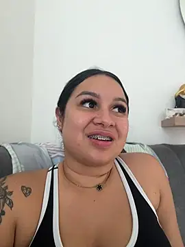 Snapshot of Pretty_Isadora chatting on May 28, 2026, 9:21 pm Pretty Isadora online show from May 28, 2026, 9:21 pm