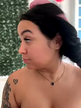 Snapshot of Pretty_Isadora chatting on November 20, 2025, 5:13 pm Pretty Isadora online show from November 20, 2025, 5:13 pm