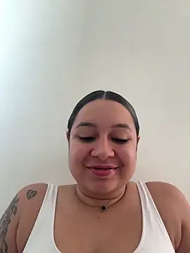 Snapshot of Pretty_Isadora chatting on May 15, 2026, 8:40 pm Pretty Isadora online show from May 15, 2026, 8:40 pm