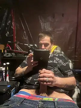 Snapshot of joeycbigcock chatting on March 21, 2025, 4:06 am joeycbigcock online show from March 21, 2025, 4:06 am