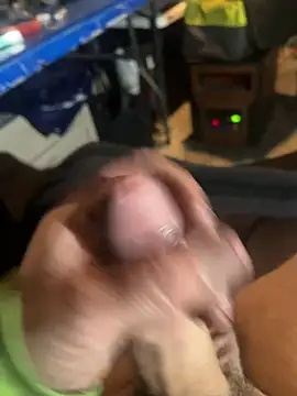 Snapshot of joeycbigcock chatting on March 19, 2025, 3:52 am joeycbigcock online show from March 19, 2025, 3:52 am