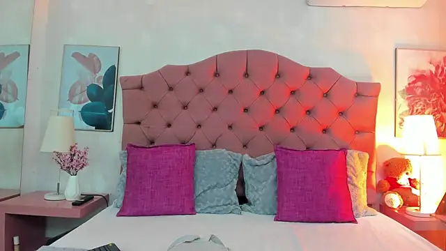 Snapshot of ThyaraJhons chatting on April 15, 2026, 11:59 am ThyaraJhons online show from April 15, 2026, 11:59 am