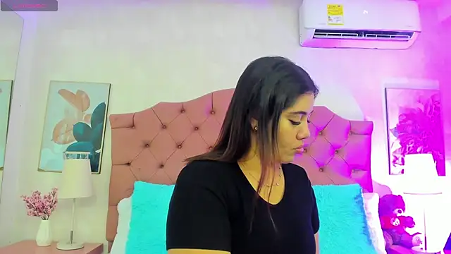 Snapshot of ThyaraJhons chatting on April 25, 2026, 11:57 am ThyaraJhons online show from April 25, 2026, 11:57 am