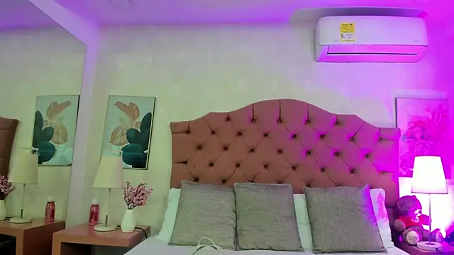 Snapshot of ThyaraJhons chatting on April 1, 2026, 11:55 am ThyaraJhons online show from April 1, 2026, 11:55 am