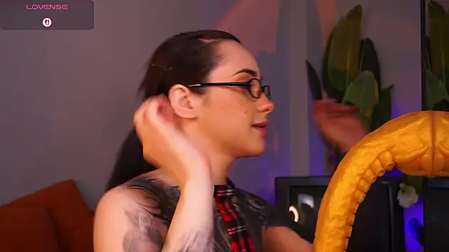 Snapshot of EvaCanton chatting on April 9, 2026, 2:02 am EvaCanton online show from April 9, 2026, 2:02 am