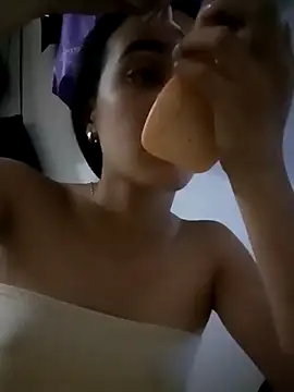 The-quee22 online show from December 17, 2024, 7:59 pm