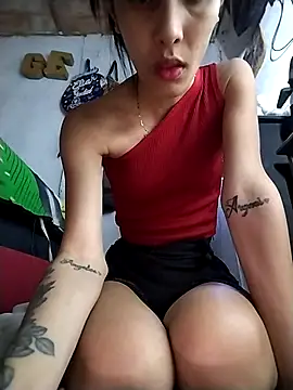 The-quee22 online show from December 16, 2025, 5:44 am