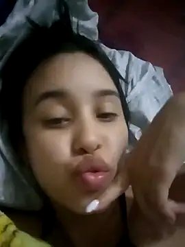 The-quee22 online show from December 19, 2024, 1:50 am