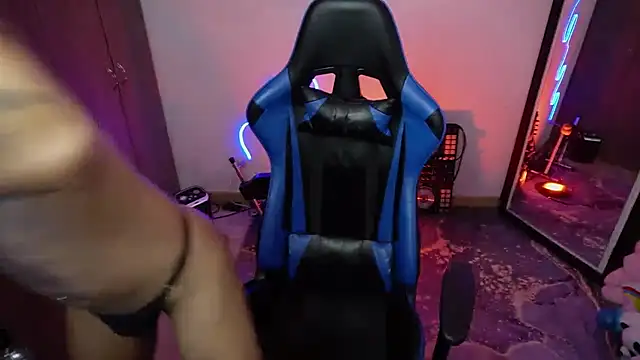 tay ler3 online show from April 10, 2026, 3:02 am