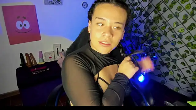 Snapshot of Amy_hoy69 chatting on February 17, 2026, 3:04 am Amy hoy69 online show from February 17, 2026, 3:04 am