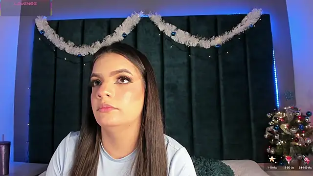 Snapshot of IsabellaGrey19 chatting on December 16, 2025, 7:51 pm IsabellaGrey19 online show from December 16, 2025, 7:51 pm