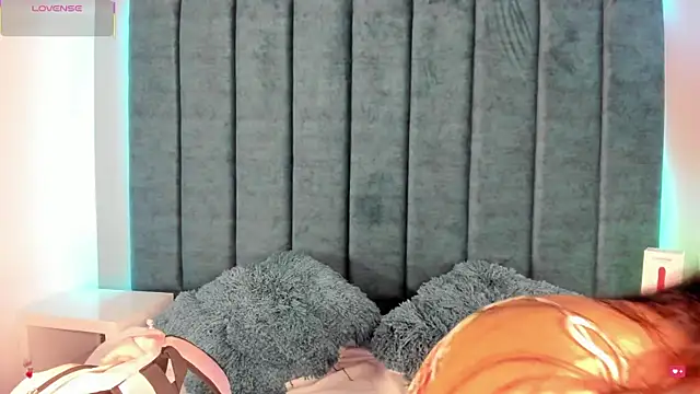 Snapshot of IsabellaGrey19 chatting on November 8, 2025, 7:28 pm IsabellaGrey19 online show from November 8, 2025, 7:28 pm