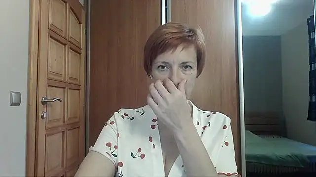 LoraLoraMay online show from June 13, 2026, 5:55 pm
