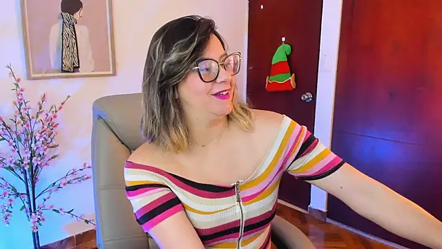 Chanelll Taylorr  online show from November 22, 2025, 10:36 am