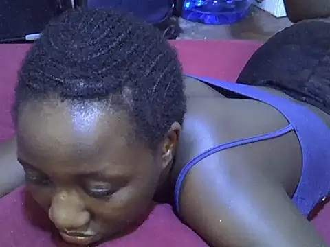 Adaline-Paris online show from November 12, 2025, 4:49 am