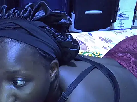 Adaline-Paris online show from December 20, 2025, 8:39 am