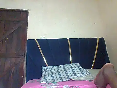 Snapshot of awino001 chatting on May 4, 2026, 12:14 am awino001 online show from May 4, 2026, 12:14 am