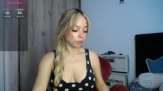 Snapshot of nakary00 chatting on February 26, 2025, 1:43 pm nakary00 online show from February 26, 2025, 1:43 pm