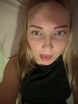 Snapshot of Aleksandrakis chatting on November 12, 2025, 10:35 pm Aleksandrakis online show from November 12, 2025, 10:35 pm