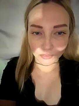 Snapshot of Aleksandrakis chatting on November 16, 2025, 8:24 pm Aleksandrakis online show from November 16, 2025, 8:24 pm